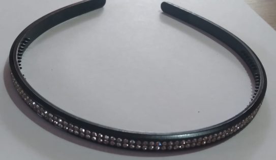 TK3582 VINCHA RÍGIDA FINA CON STRASS