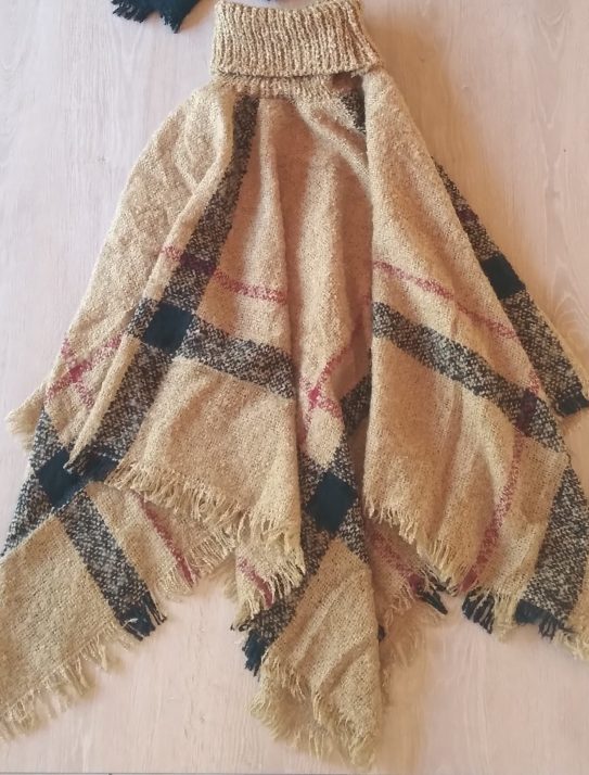 PONCHO CAMEL CUELLO ALTO