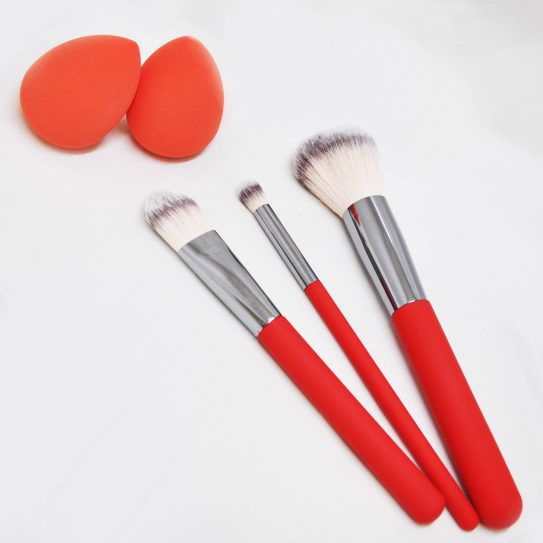 P3802 Set Maquillaje Básico (3 Brochas+2 Cisnes) Rojo Jessamy